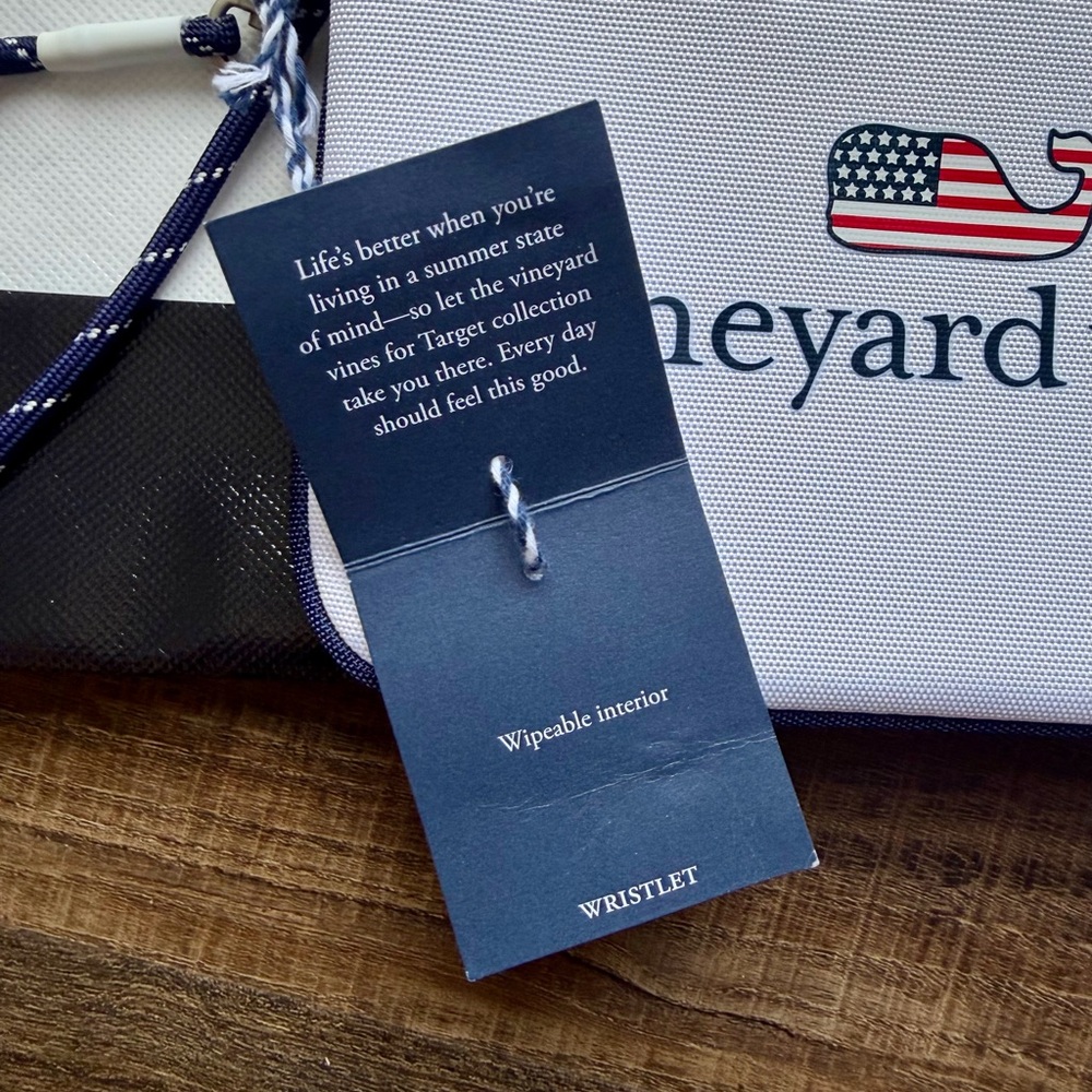 NWT Vineyard Vines for Target Americana Wristlet w/ Vineyard Vines Gift Bag - Picture 3 of 5